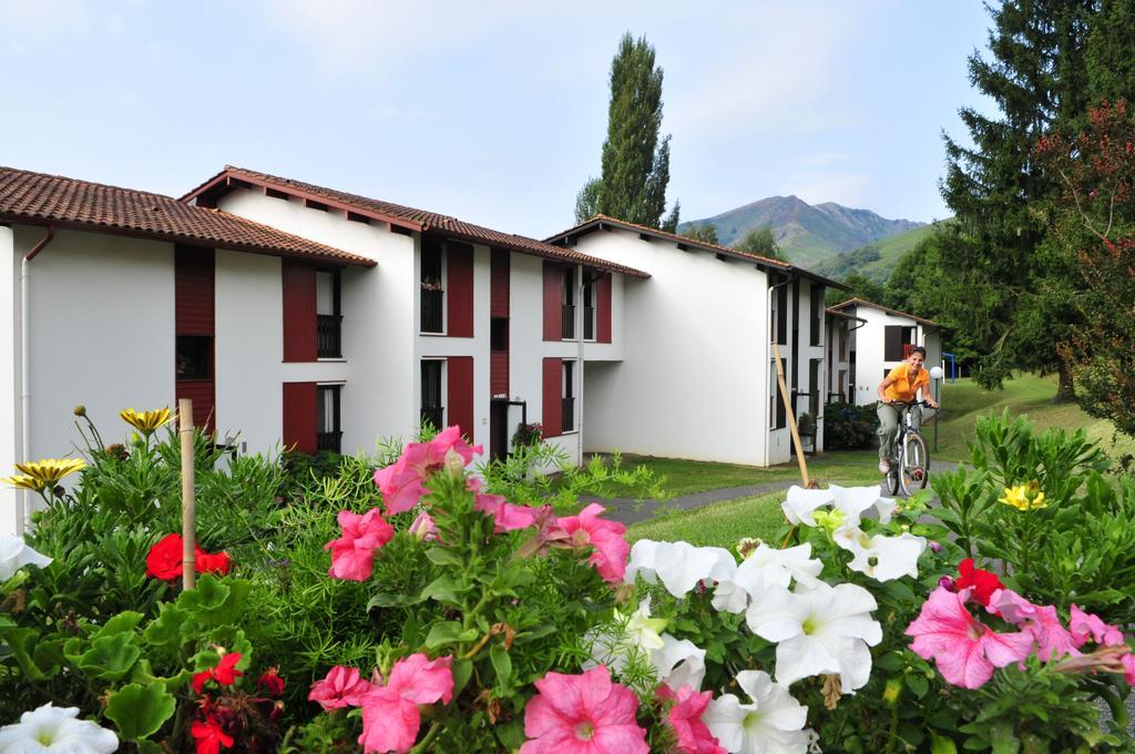 Hotel Vvf Pays Basque Saint-Etienne-De-Baigorry Exterior foto